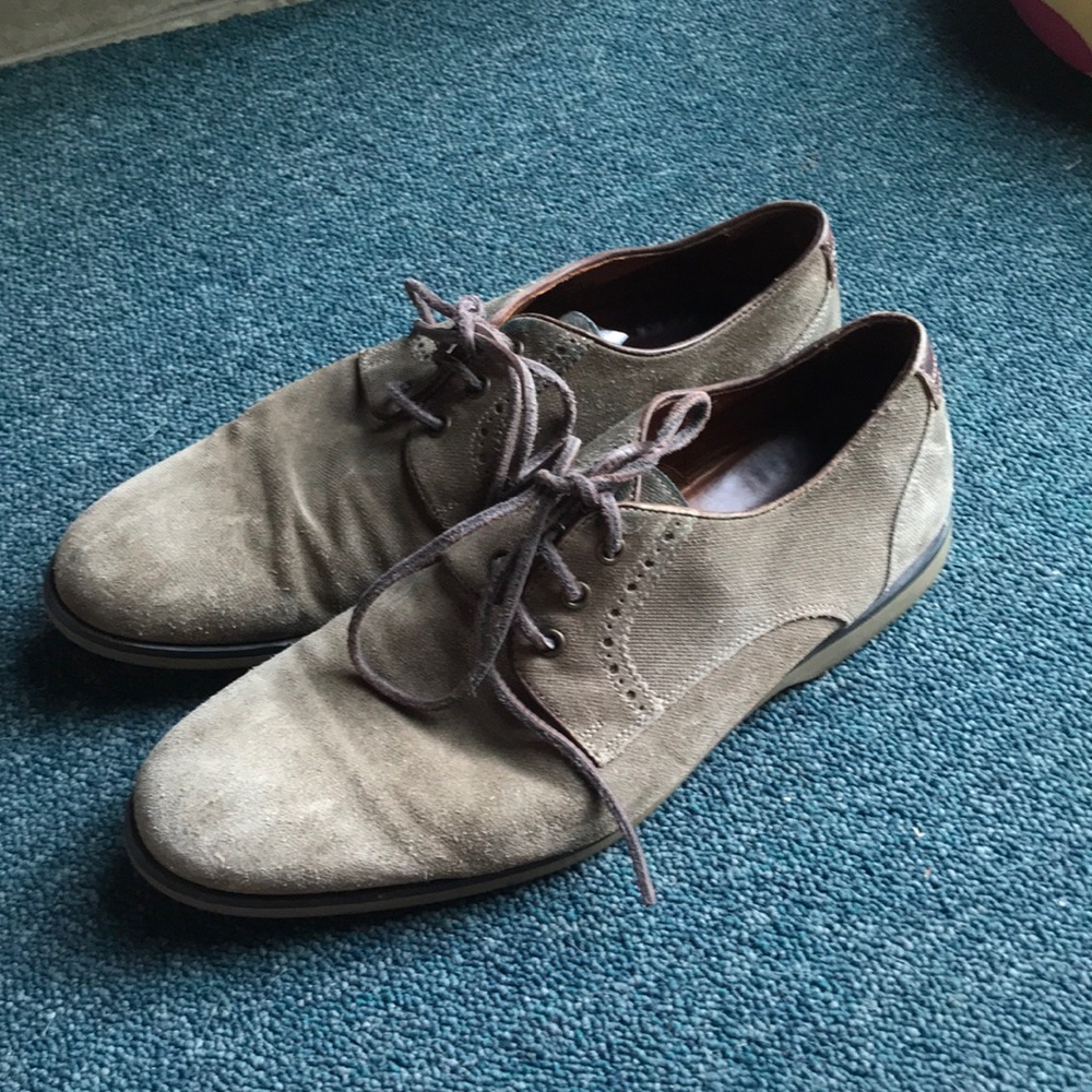 Men’s dress shoes